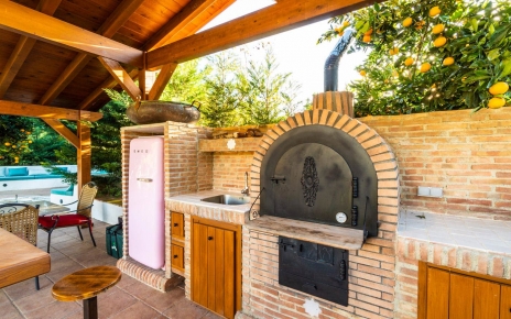 El horno de leña requiere técnica para funcionar